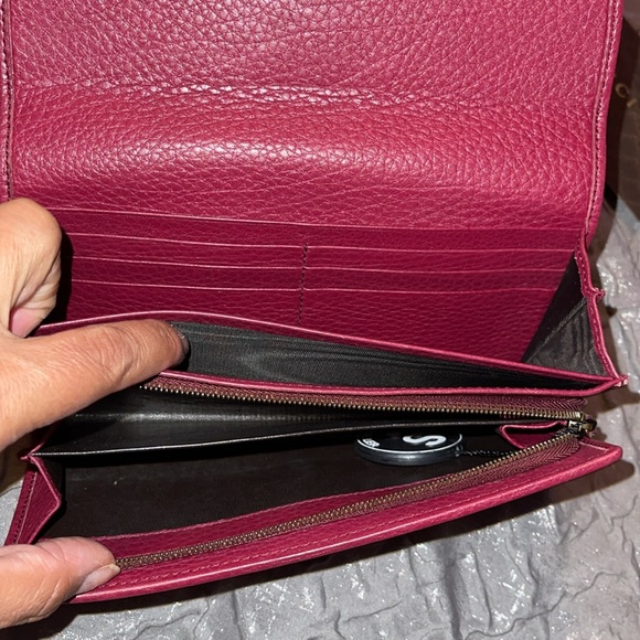 Preloved Gucci wallet dark pink excellent condition fits my iPhone 12 Pro Max - Picture 7 of 9